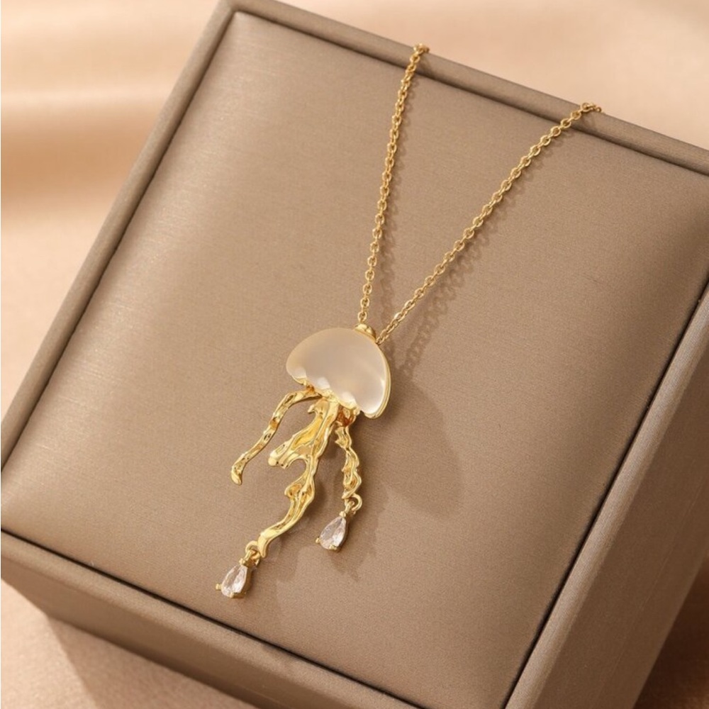 BRAND NEW 🪼 Jellyfish FADELESS 18K Gold Plated Stainless Steel Pendant Necklace